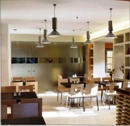 Astoria Hotel ترولو المظهر الخارجي الصورة