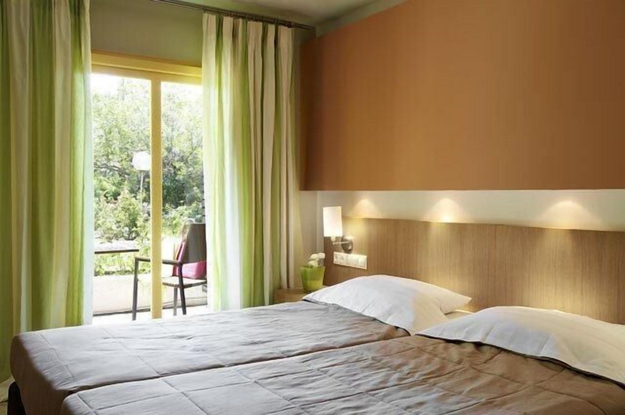 Astoria Hotel ترولو المظهر الخارجي الصورة